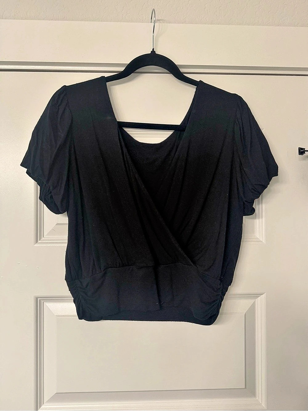 Black Short Sleeve Cropped Top